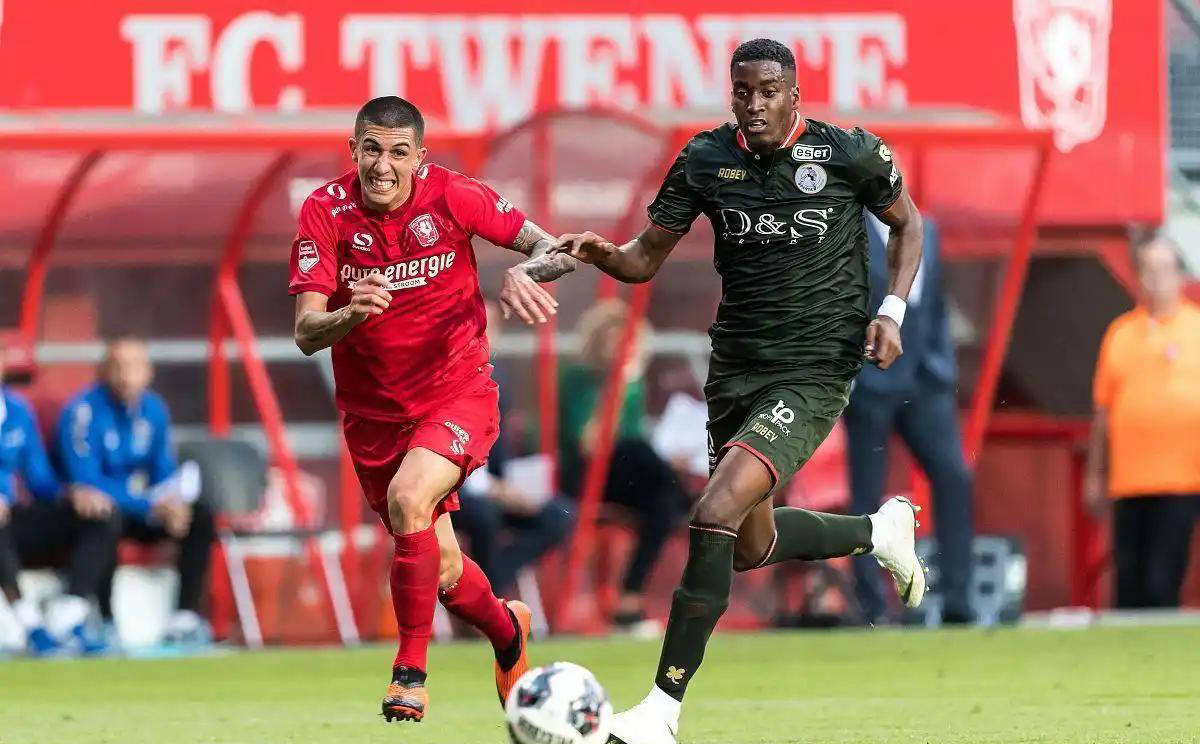 中国队通过 中国队通过