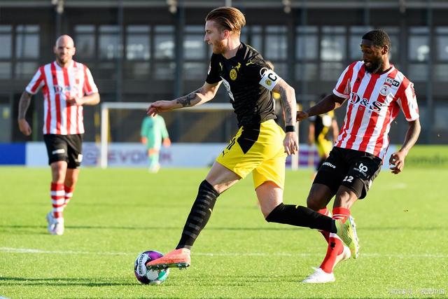 境中脱颖而 境中脱颖而